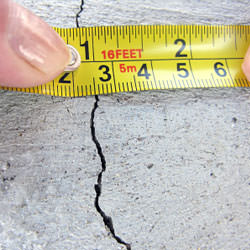 A crack in a poured concrete wall that's showing a normal crack during curing in Suisun City