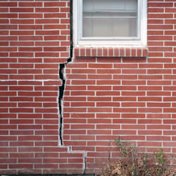 A foundation with a large crack that's wider at the top than on the bottom in Benicia